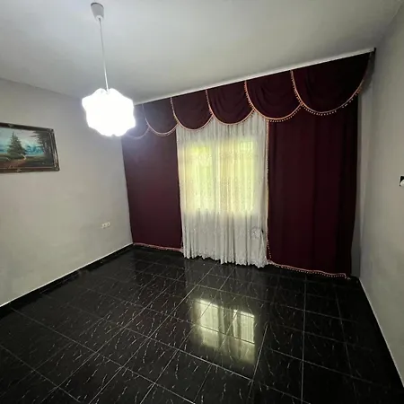 Vacanze Vicino Tirana Apartamento *